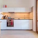 アパート Borgo Adige By Whale Homes パデンゲ・スル・ガルダ
